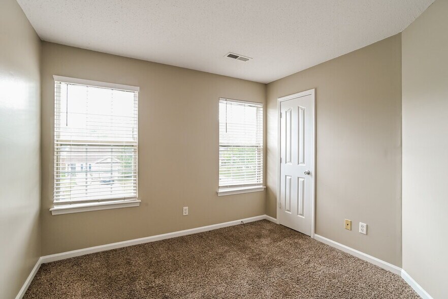 Building Photo - 11338 Northwoods Forest Dr