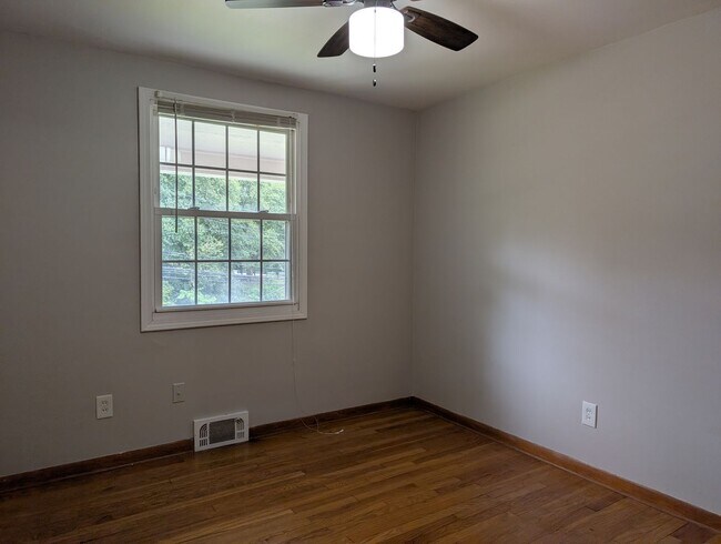 Building Photo - 8983 Highland Dr