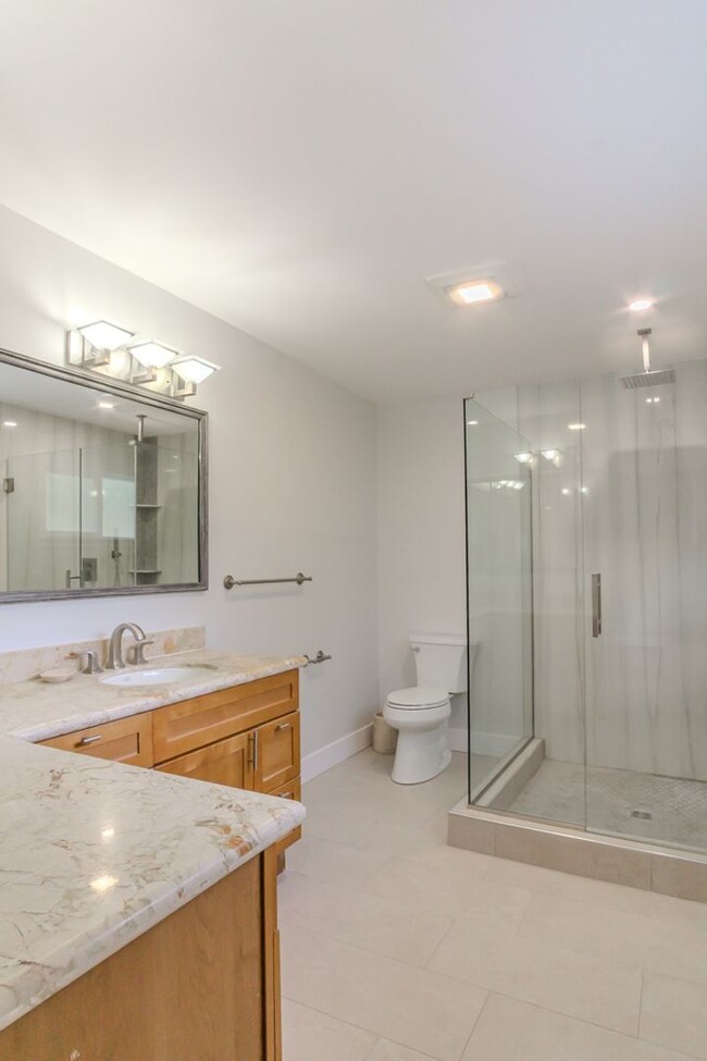 Building Photo - 3bd/1.75ba Seattle Home