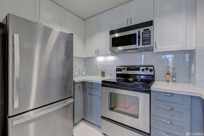 Building Photo - 2 BD 1.5BA Condo with Views! Location! Pen...