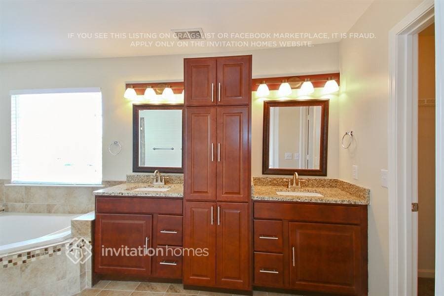Building Photo - 9023 Tintinhull Ln