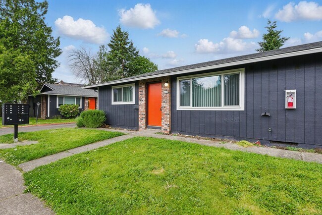 Building Photo - Comfort & Convenience in the Heart of Lents!