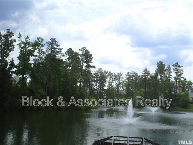 Building Photo - 412 Canyon Lake Cir