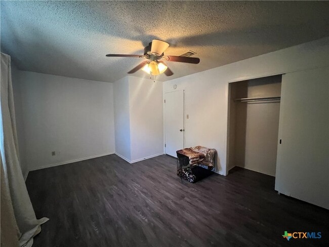 Building Photo - 960 Canyon Dr