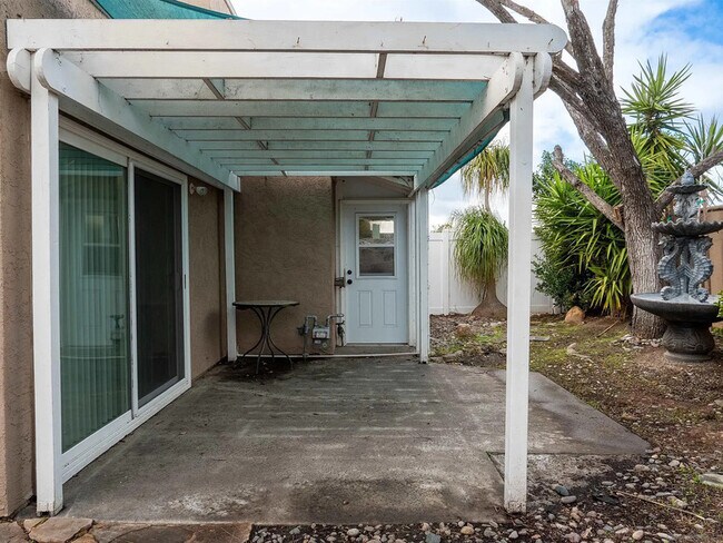 Building Photo - 44511 La Paz Rd