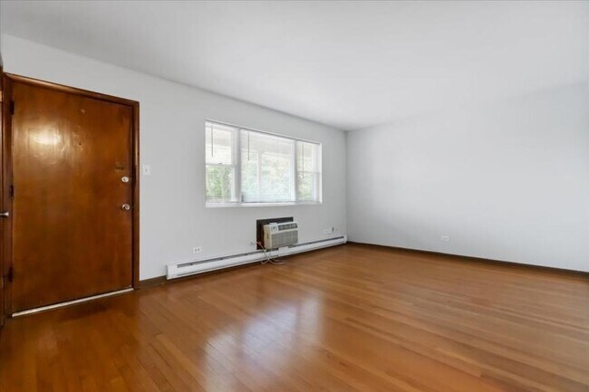 Building Photo - 1 bedroom in Chicago IL 60638