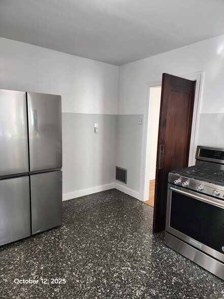 Building Photo - 519 Durston Ave