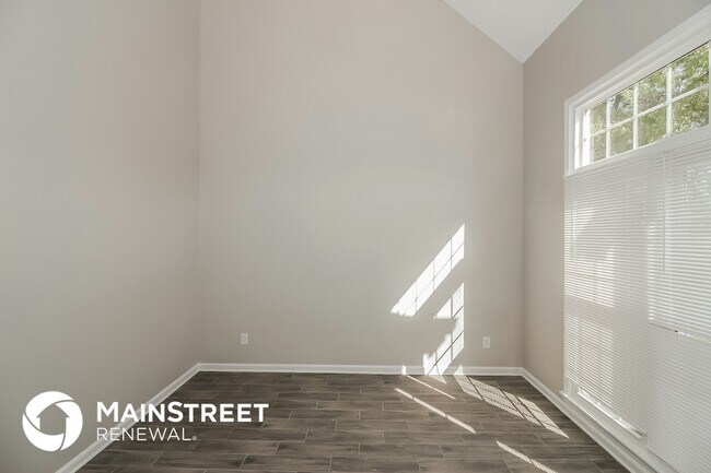Building Photo - 499 S Sanga Rd