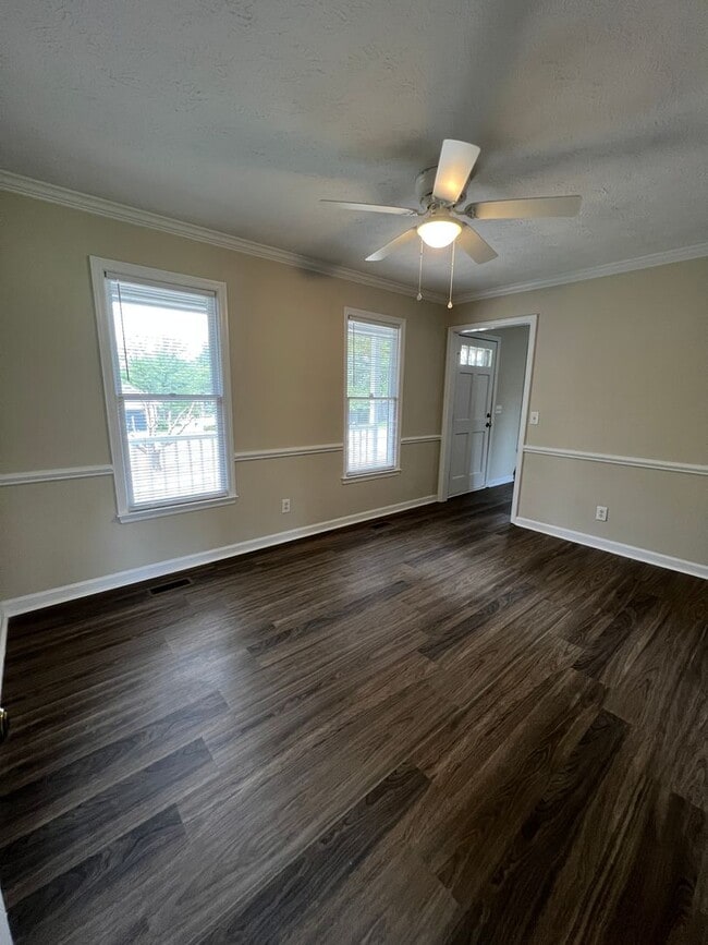 Building Photo - Charming 3 Bed 2.5 Bath Home in Beaver Run
