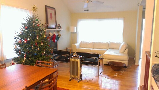 Building Photo - Woods Edge End Town Home with 2 Car Garage - Rent TBD