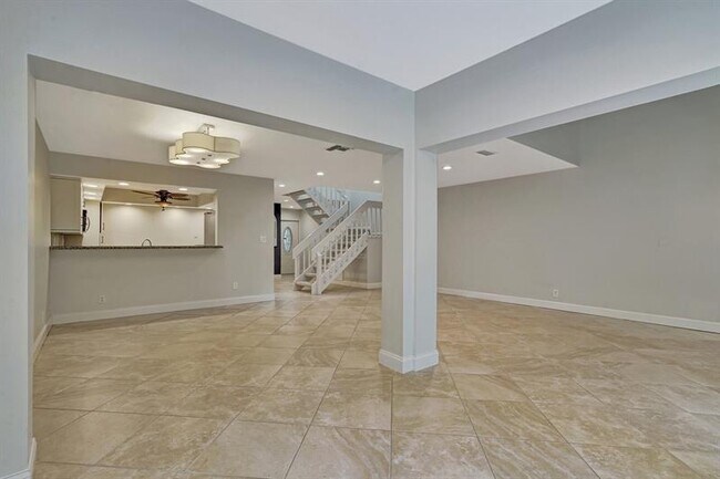 Building Photo - 6012 Glendale Dr