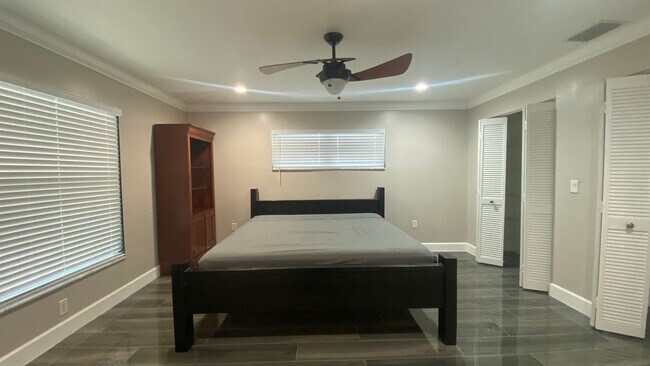 Building Photo - Stunning Remodeled 3BR Home Minutes from Beaches & Shopping