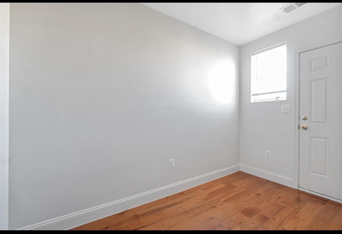 Building Photo - 212 Orange St SE