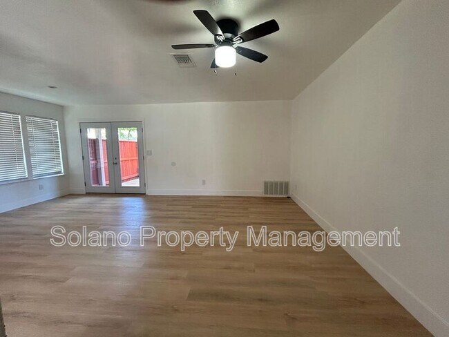 Building Photo - 1970 Grande Cir