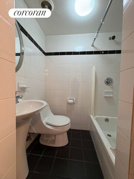 Building Photo - 16-53 Weirfield St