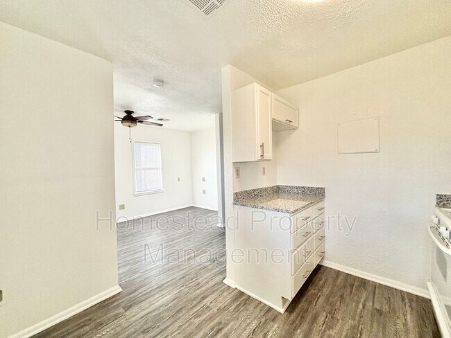 Building Photo - 1006 SE 51st St