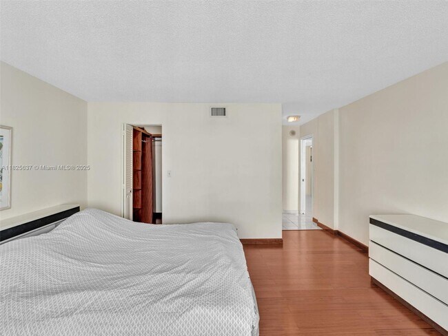 Building Photo - 1865 S Ocean Dr