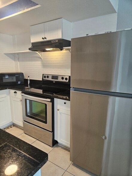 Kitchen Appliances - 309 Avanda Ct