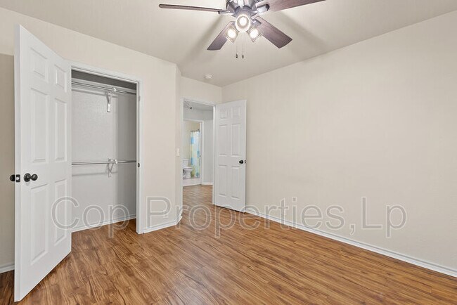Building Photo - 5132 Columbia Dr