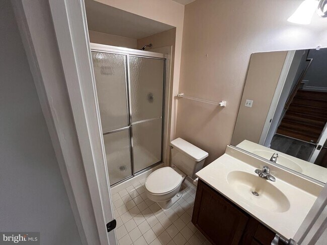 Building Photo - 3762 Farmland Dr