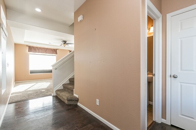 Building Photo - Beautiful 3 Bed 2.5 Bath in Thompson River...