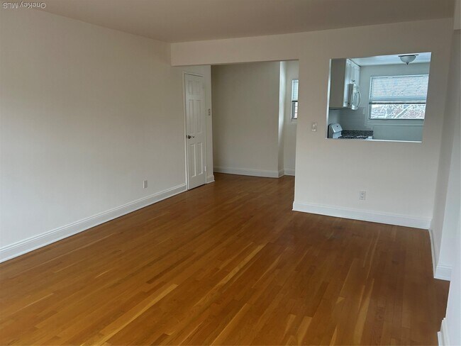 Building Photo - 15 Schenck Ave