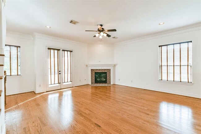 Building Photo - 1529 Rosewood St