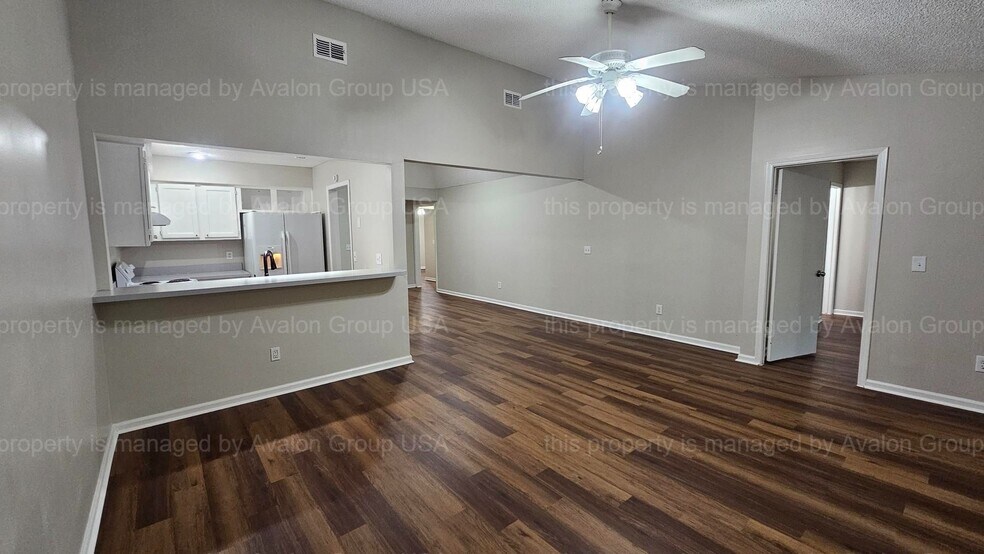 Building Photo - 3545 Villa Pl