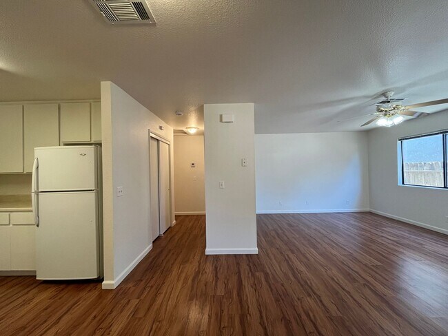 Building Photo - Downtown Duplex