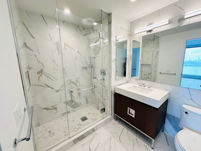 Building Photo - 99 Hudson St