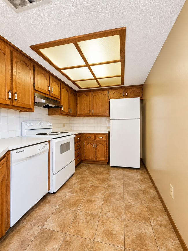 Building Photo - 510 E Elm St