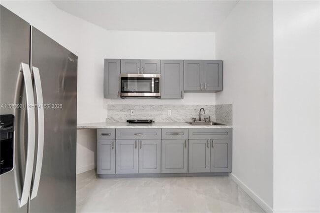 Building Photo - 1205 SE 7th Ct