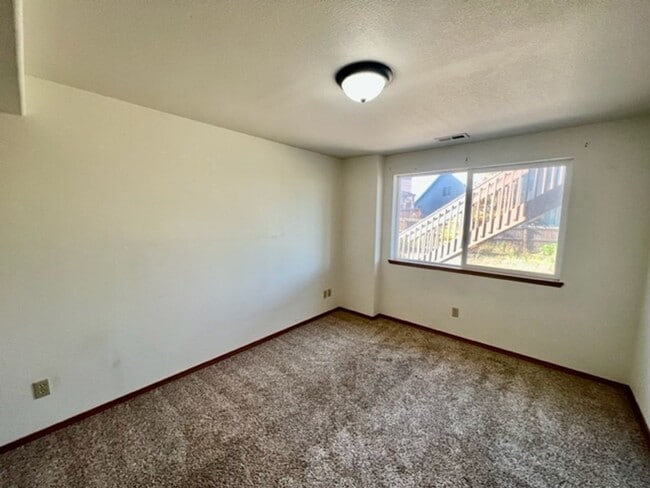 Building Photo - Stunning 4 bedroom home in Claremont Ranch!