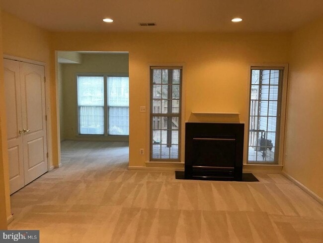 Building Photo - 21927 Windy Oaks Square