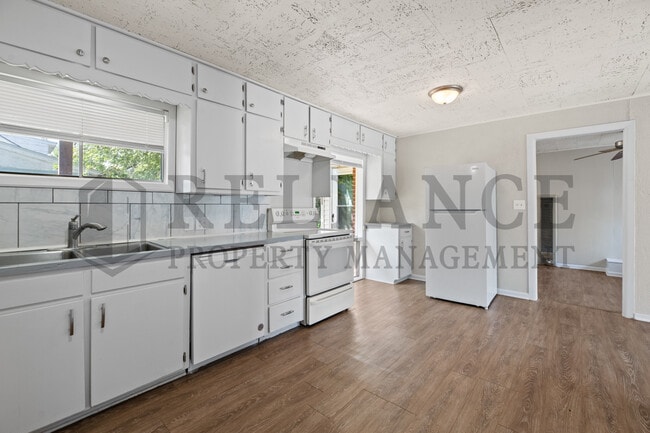 Building Photo - 4949 E Orme St