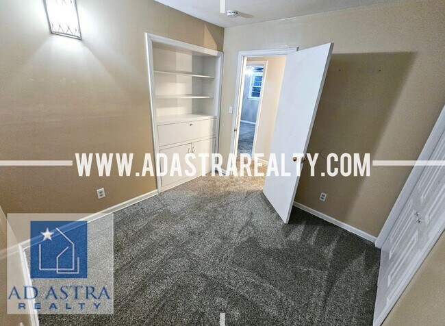 Building Photo - Open 3 Bed 2 Bath Home KCMO!!-Available NOW!!