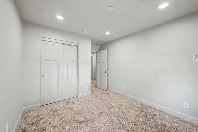 Building Photo - 3414 N 44th Pl