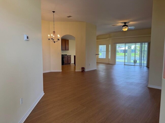 Building Photo - 515 South Valencia Cir SW