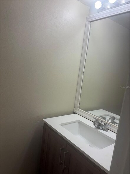 Building Photo - 1320 Mountain View Dr