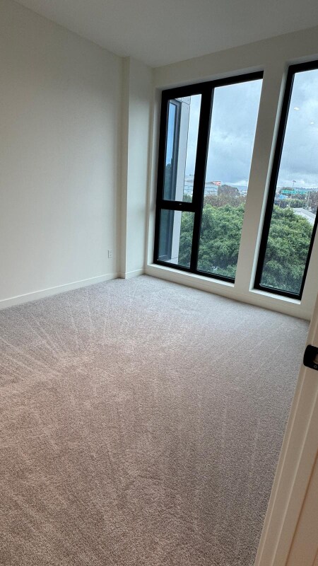 Building Photo - 395 6th St