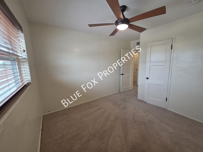 Building Photo - 1301 E Lee St