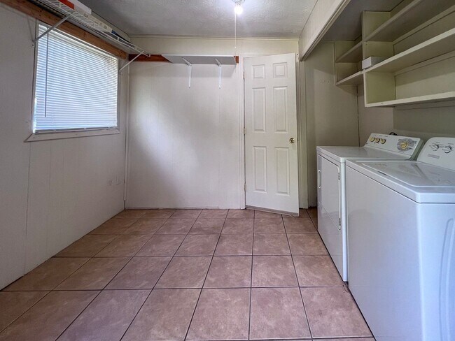 Building Photo - 3/2 House Near UF - Available mid-July 2026!