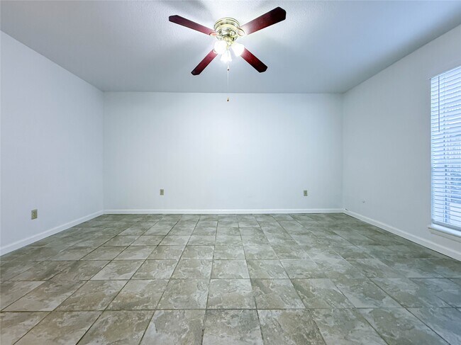 Building Photo - 9201 Clarewood Dr