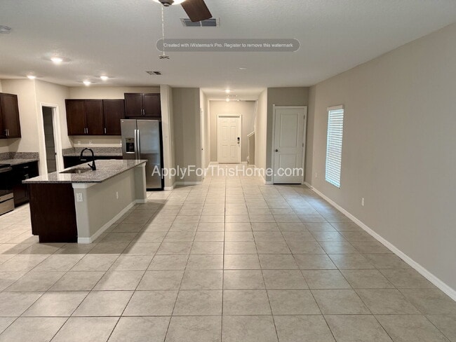 Building Photo - Single Family Home - 6 Bedroom