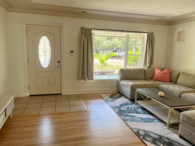 Building Photo - 6326 8th Ave N