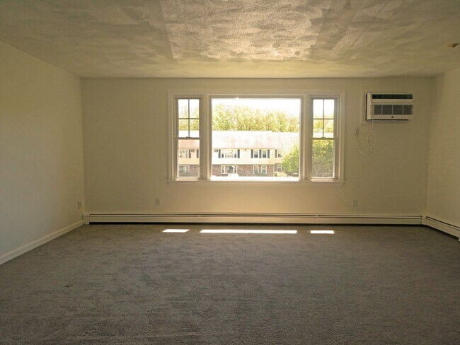 Building Photo - 5 Cicero Dr