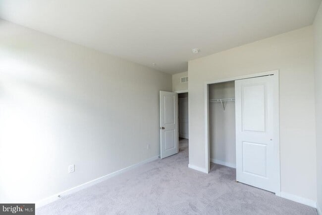 Building Photo - 713 Platinum Dr