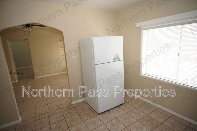 Building Photo - 3922 N Piedras St