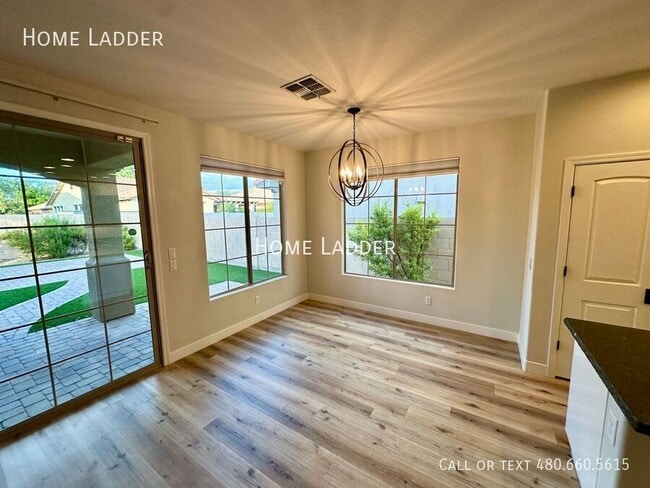 Building Photo - 3064 E Palmdale Ln