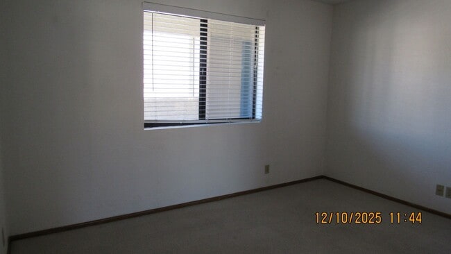 Building Photo - 2 Bed 2 Bath with Lake View